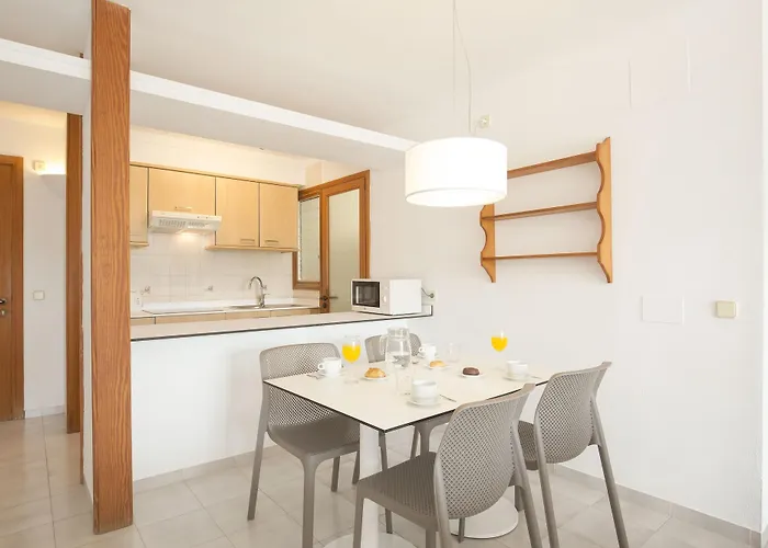 Velas Ξενοδοχείο *